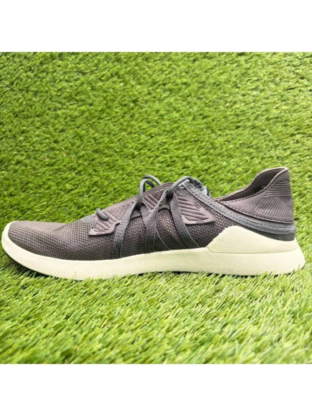 Olukai Holo Mens Size 9.5 Gray White Athletic Running Lace Up Shoes Sneakers